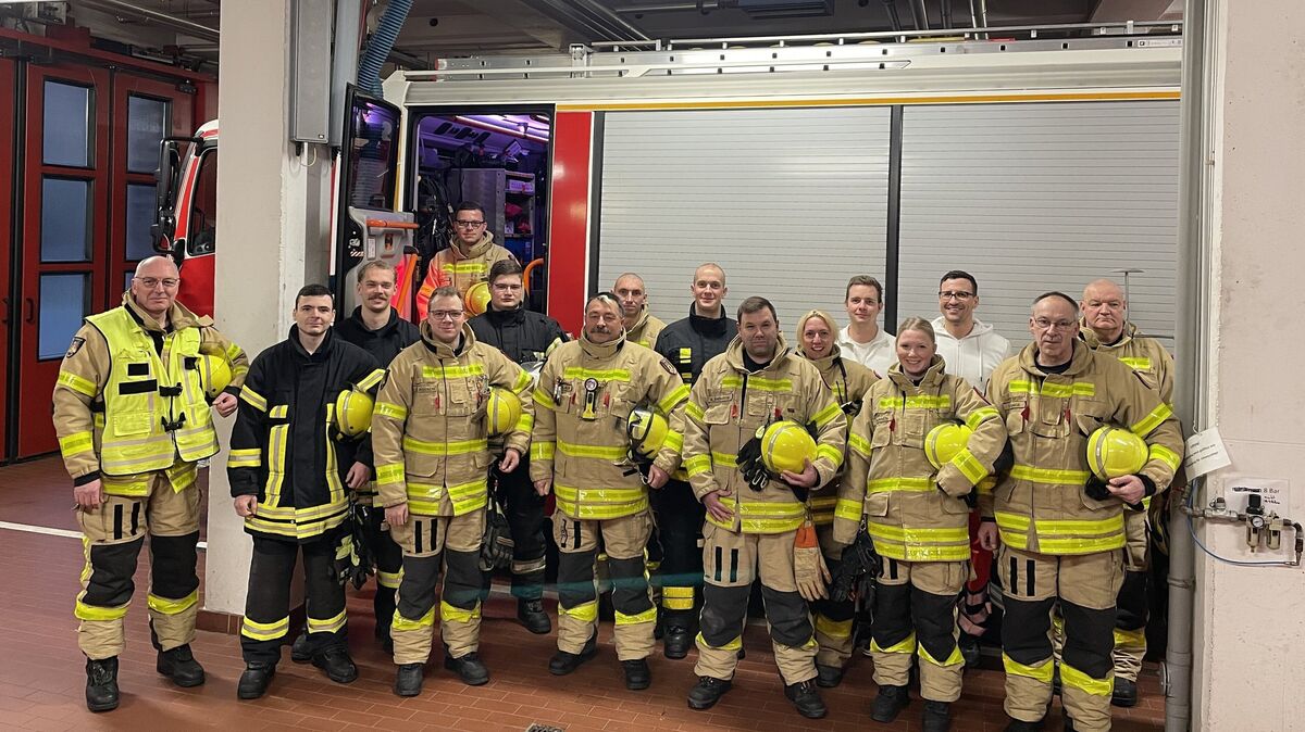 Die Frauen und Männer der 2. Wachabteilung der Cuxhavener sind am letzten Tag des Jahres im Dienst und richten sich auf eine einsatzreiche Nacht vor allem ab Mitternacht ein. Foto: Reese-Winne