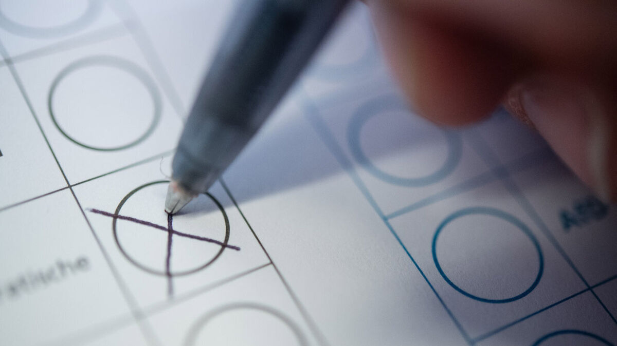 Wenn am 13. September in den niedersächsischen Kommunen gewählt wird, richtet sich ein Fokus auch auf das Abschneiden rechter Gruppierungen, Parteien und Kandidaten. Foto: Sebastian Gollnow/dpa