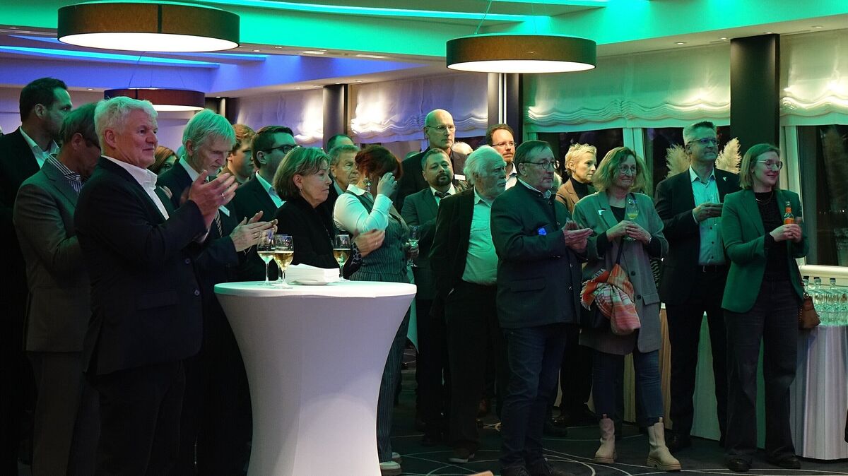 Der Neujahrsempfang vom Unternehmensverband Cuxhaven Elbe-Weser-Dreieck (UVC) im Hotel "Das Donners" ist eine Gelegenheit zum Netzwerken und Austausch zu Jahresbeginn. Foto: Larschow