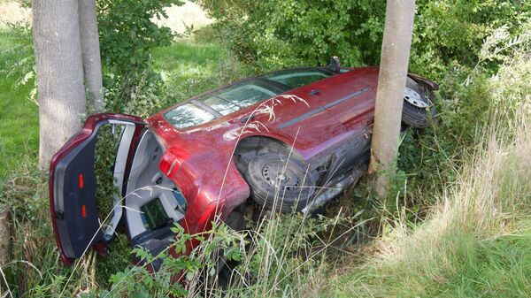 Unfall auf der K25 bei Oberndorf: Auto landet nach Regenschauer im Graben