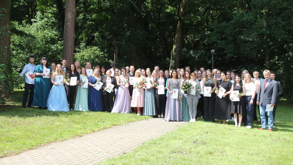 Zukunft beginnt jetzt: Absolventen der BBS Cadenberge starten durch