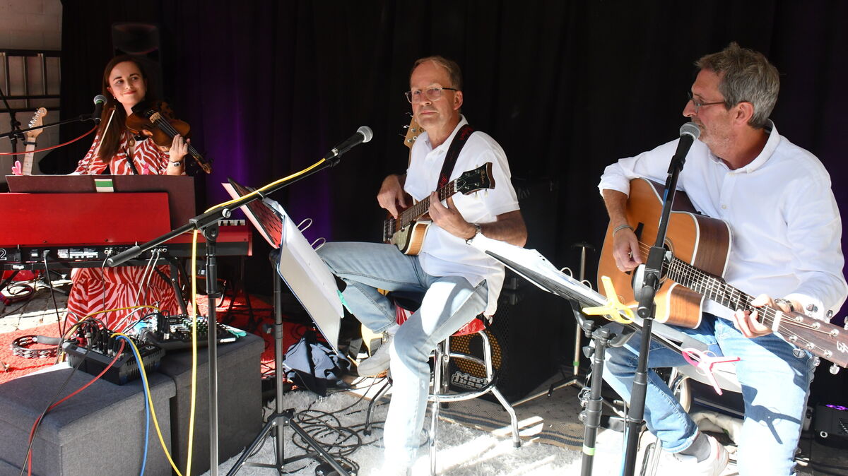 "Doro & the Silverheads": Natürlich trat das Trio auch vor heimischer Kulisse am Wochenende in Osterbruch auf. Foto: Schröder