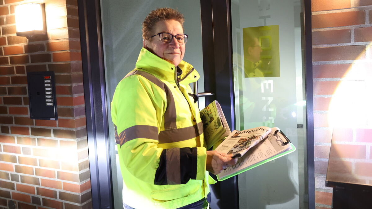 Wenn die meisten noch schlafen, steht Astrid Fürst bereits vor den Briefkästen unserer Zeitungsleser. Foto: Märthe Werder