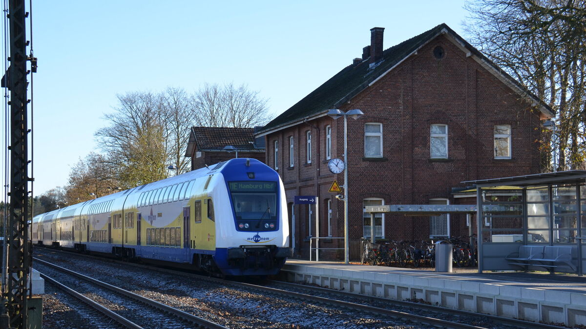 Am Himmelpfortener Bahnhof wurde ein 26-jähriger Mann am Freitagabend Opfer eines Überfalls. Foto: Schröder