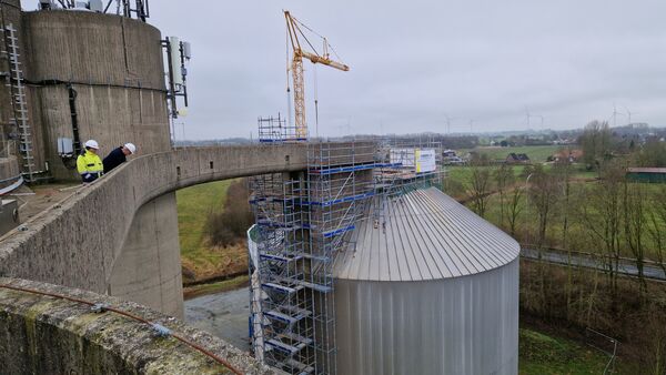 Cuxhaven: Tausende Kubikmeter Klärschlamm nach Schaden an Faulbehälter ausgetreten