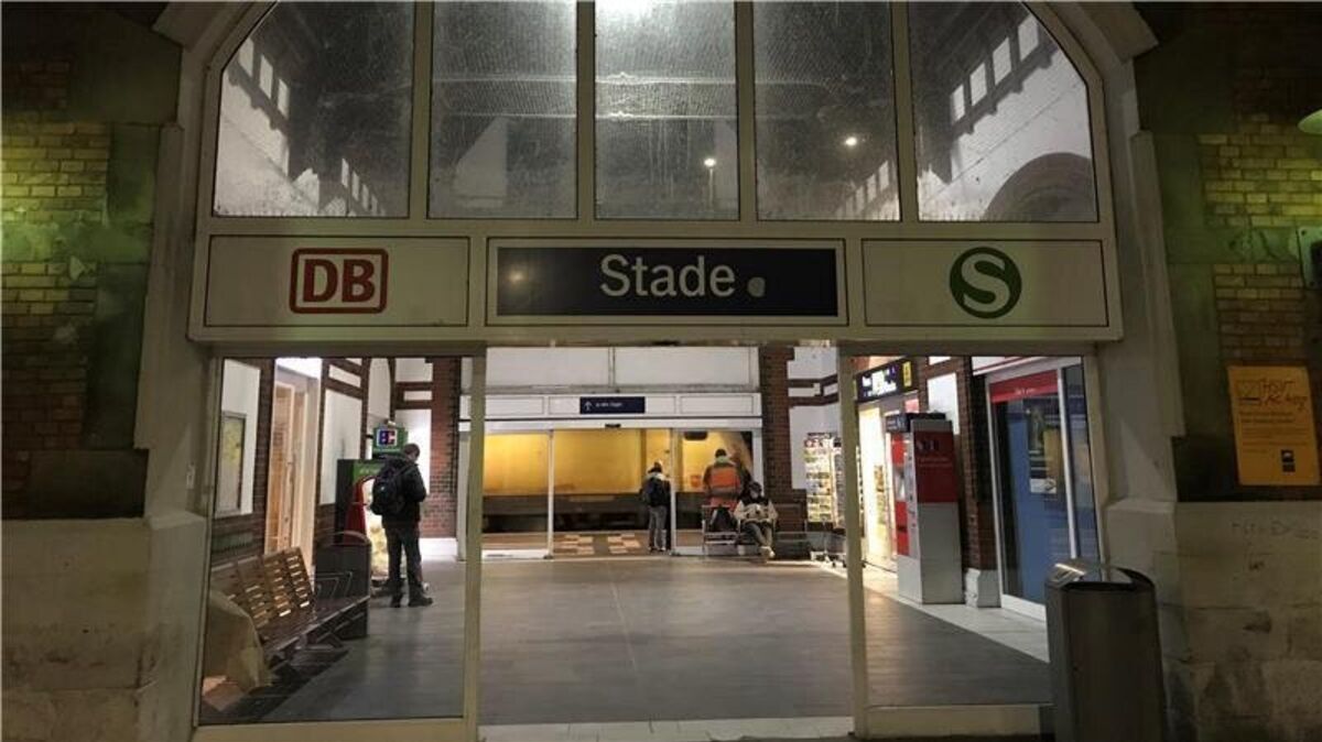 Am Stader Bahnhof ereignete sich ein Vorfall in der Bäckerei, bei dem ein 66-Jähriger verletzt wurde. Foto: Susanne Helfferich