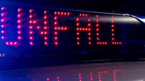 Schwerer Unfall in Cuxhaven: Kradfahrerin (17) wird geblendet und stürzt