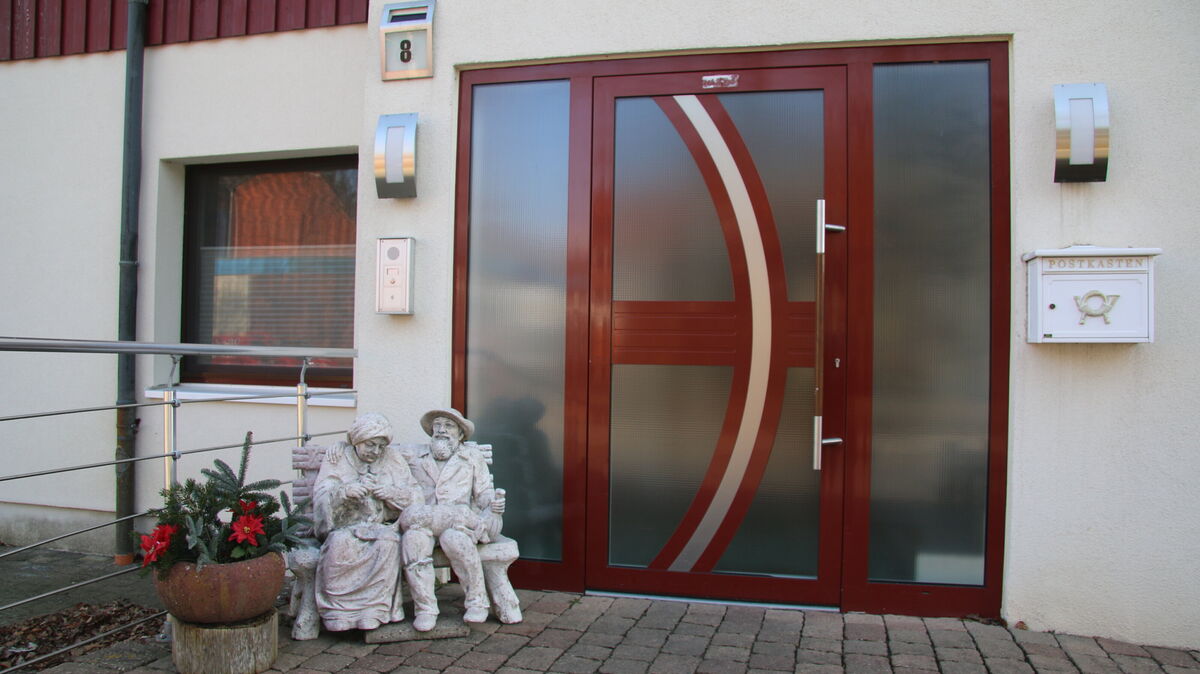 Leere Stille: Das Pflegeheim Ankerplatz in Sahlenburg steht seit der kurzfristigen Schließung leer. Das Eingangsschild wurde bereits entfernt. Foto: Potschka