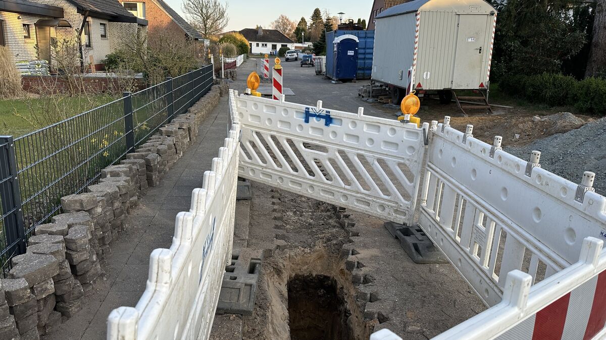 Zurzeit läuft in Altenwalde die Erneuerung der Rohrleitungen in den Straßen Kattensteen und Theodor-Fontane-Straße (Verbindungsstück bis zur Mörikestraße). Foto: Reese-Winne
