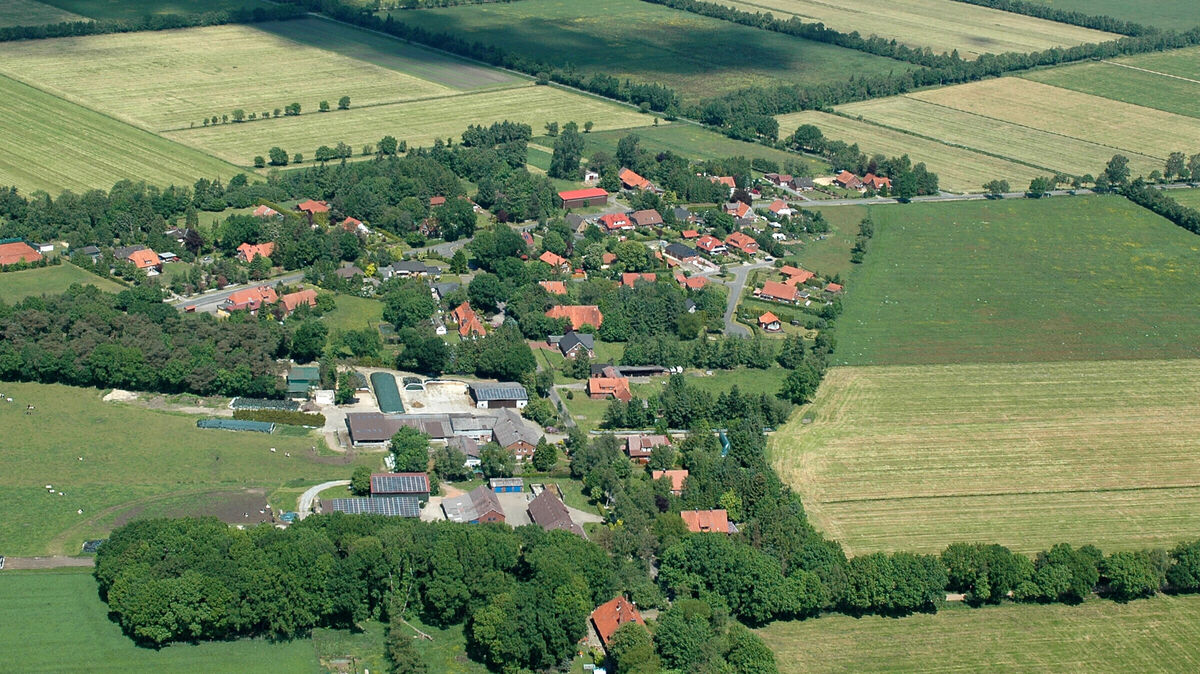 Nicht nur in Ahlen-Falkenberg, Ortsteil der Gemeinde Wanna, hoffen die Einwohnerinnen und Einwohner, dass es mit der Aufnahme in die Dorfentwicklung klappt. Foto: Martina Nolte