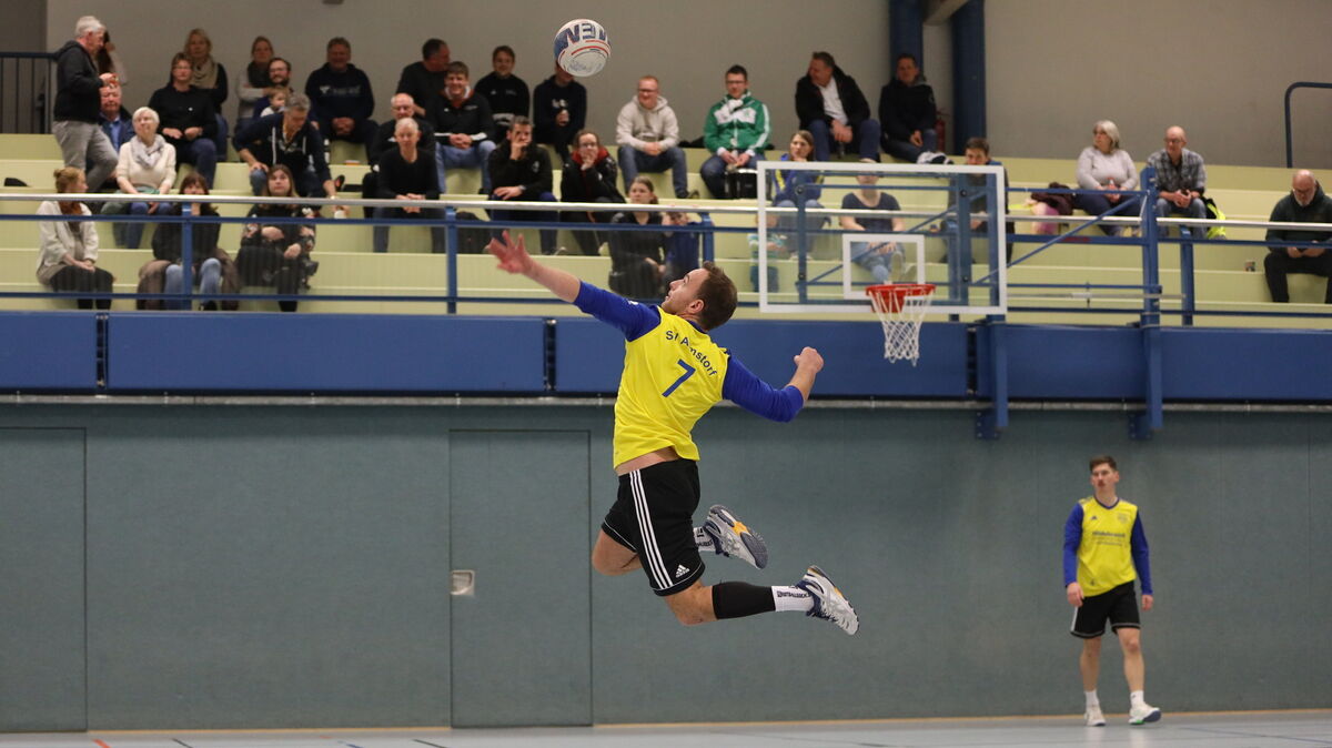 Björn Bucks Sprungangaben sind gefürchtet. Kann der Armstorfer am Sonnabend im Rückspiel gegen den favorisierten TV Käfertal sein Team zum Sieg führen? Foto: Unruh