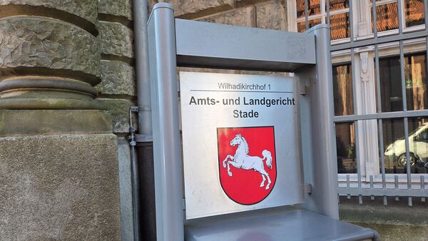 Angeklagter aus Cuxhaven glaubte an Verschwörungen und zündete sein Opfer an