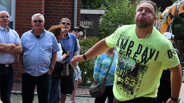 Kirschkernweitspucken beim Altstadtfest in Otterndorf: Wenn es auf Rekordjagd geht