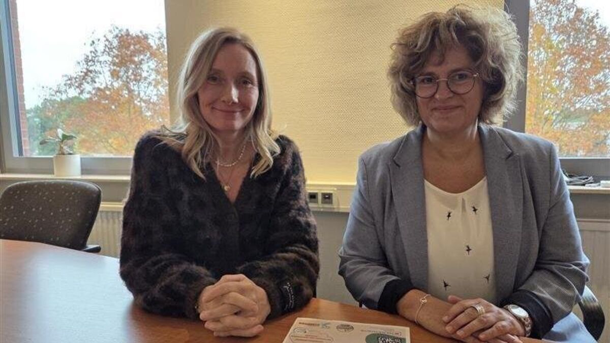 Ulrike Beckmann (l.) und Erste Samtgemeinderätin Karina Krahmer (r.) blicken auf die vergangenen Monate der Kinder- und Jugendbeteiligung zurück. Und die nächsten Aktionen sind schon geplant. Foto: Brettschneider