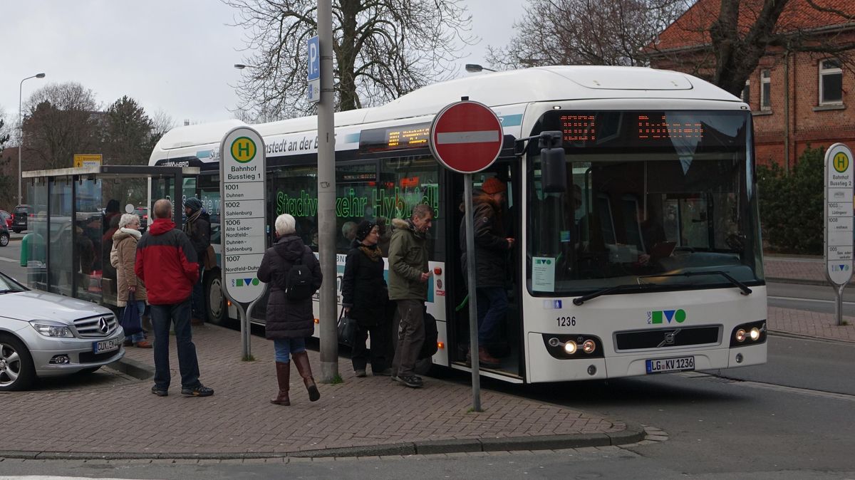 Die Busse in Cuxhaven fahren ab dem 22. Dezember nach dem Weihnachtsferien-Fahrplan. Foto: Kolbenstetter