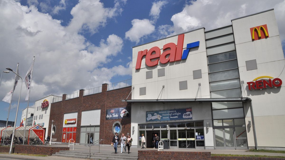 Der Real-Markt in Cuxhaven schließt Ende September seine Pforten. Foto: Archiv