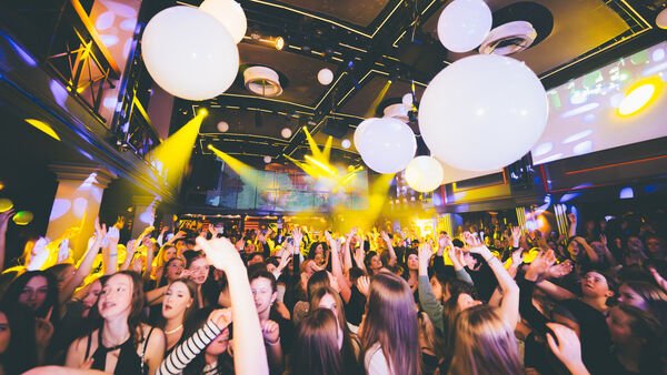 Junges Party-Volk feiert in Cuxhavener Disco: Veranstalter verspricht weitere Ausgabe