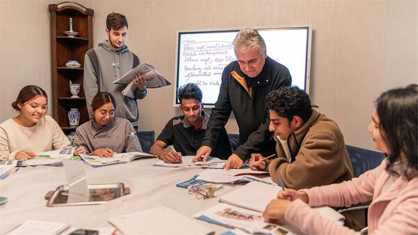 Sprachbarrieren überwinden: Hotel in Duhnen setzt auf Deutschkurse für Mitarbeiter