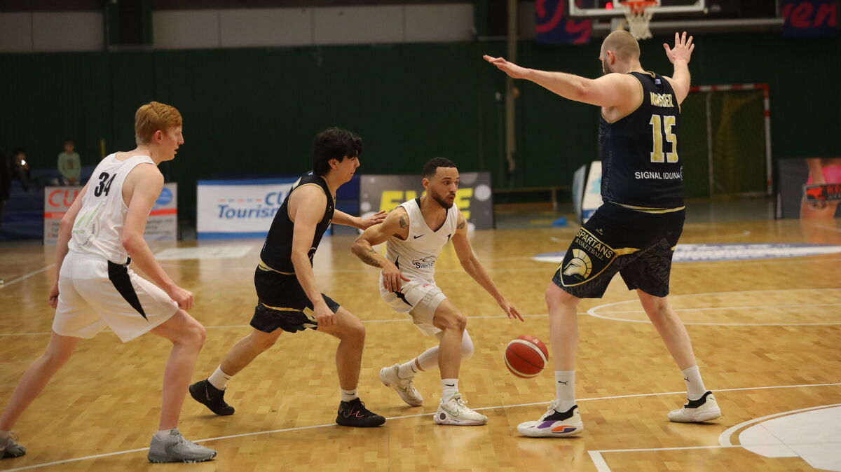 Die Cuxhaven BasCats um Spielmacher Deon McDuffie stehen am Wochenende vor einer großen Hürde: Gleich zweimal sind sie innerhalb weniger Stunden gefordert. Foto: Unruh