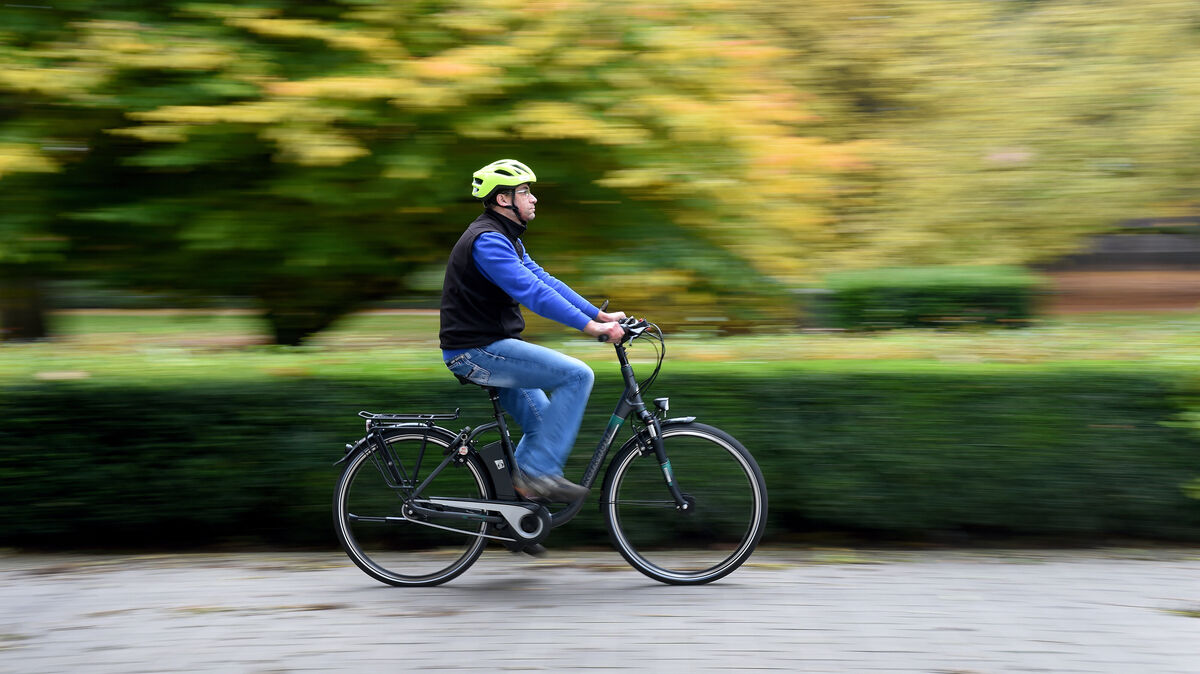 Verkehrsunfall mit Fahrrad: Eine unachtsam geöffnete Autotür führte zum Sturz. Symbolbild: Holger Hollemann/dpa