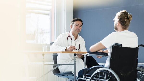 Querschnittsgelähmter Patient abgewiesen? Praxis im Kreis Cuxhaven nimmt Stellung