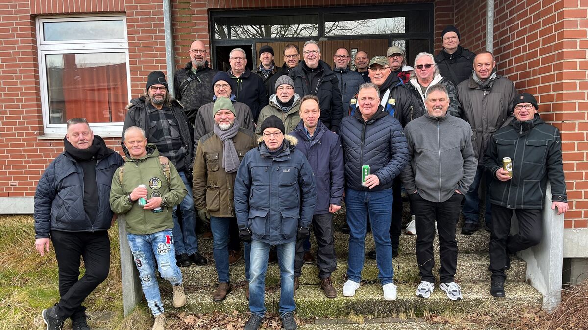 Gemeinsam taten sie einst Dienst im Panzergrenadierbataillon 73 in Altenwalde, nun kehrten sie an die alte Wirkungsstätte zurück. Die Gäste reisten aus ganz Deutschland an. Foto: Braesch
