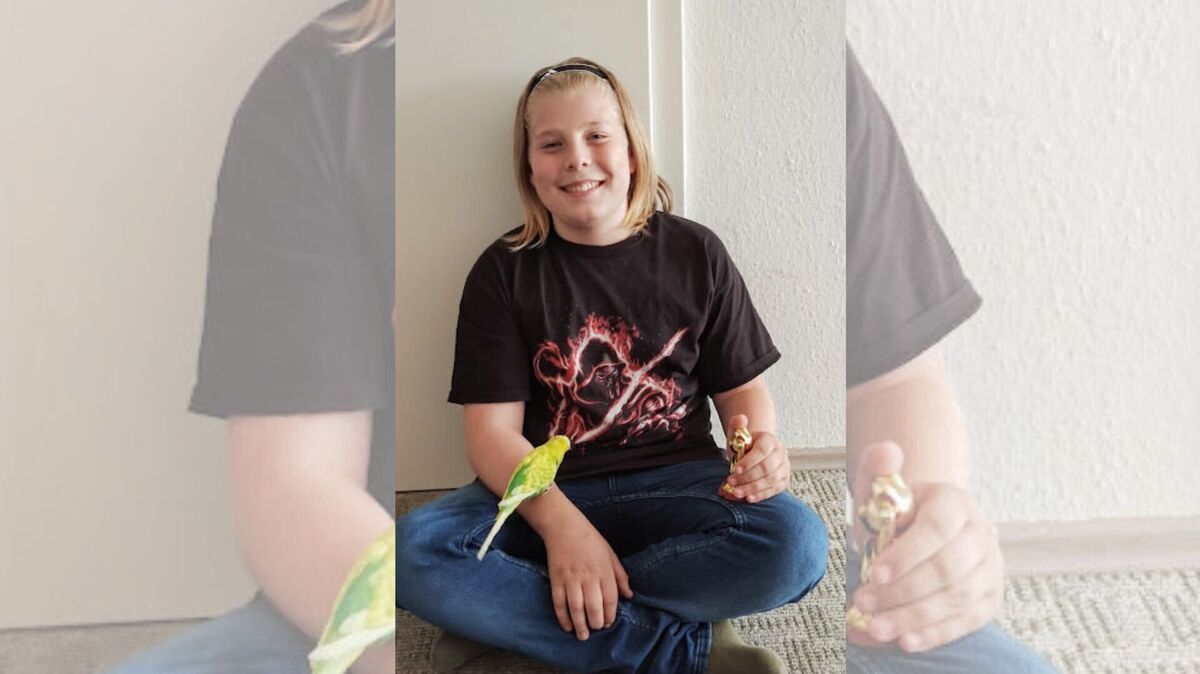 Ob auf der Bühne oder zu Hause mit dem Wellensittich – Musik begleitet den jungen Cuxhavener. Foto: Inga Kasparek