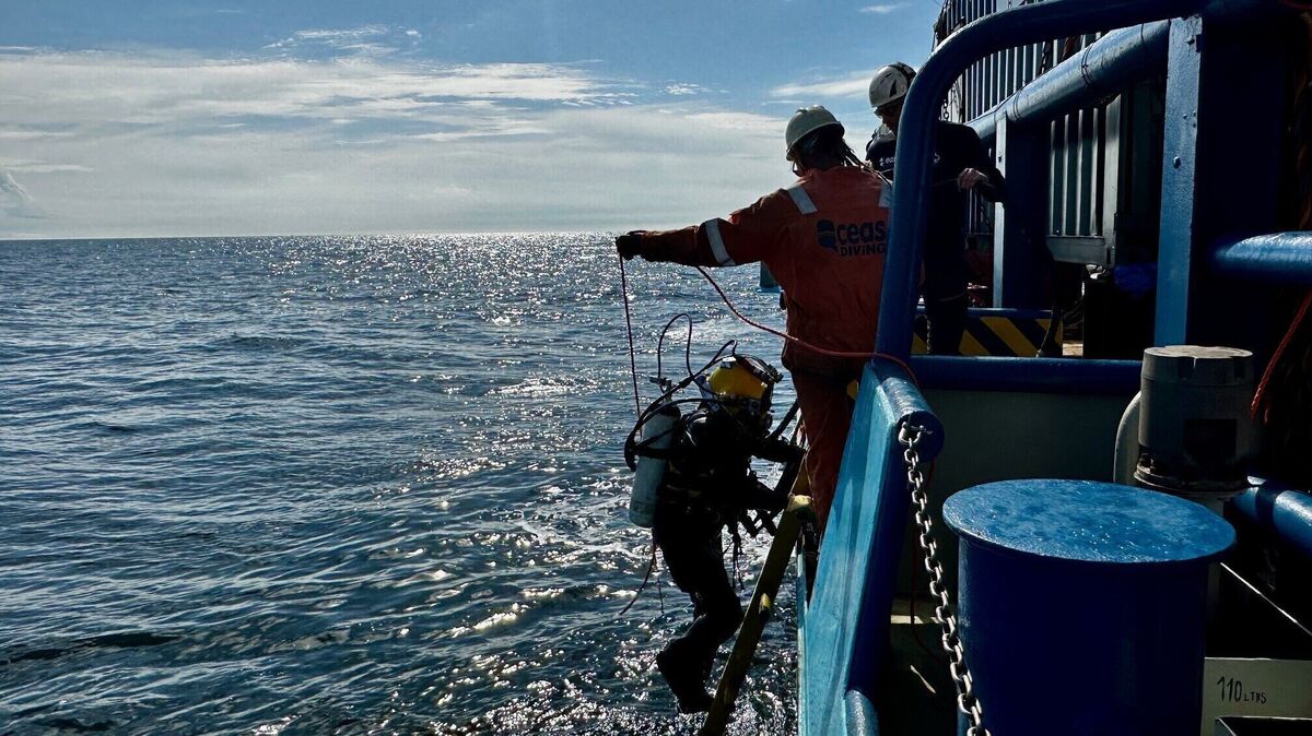 Taucher bei der Inspektion des gesunkenen Frachters „Verity“ vor Helgoland. Foto: Wasserstraßen- und Schifffahrtsverwaltung des Bundes (WSV)