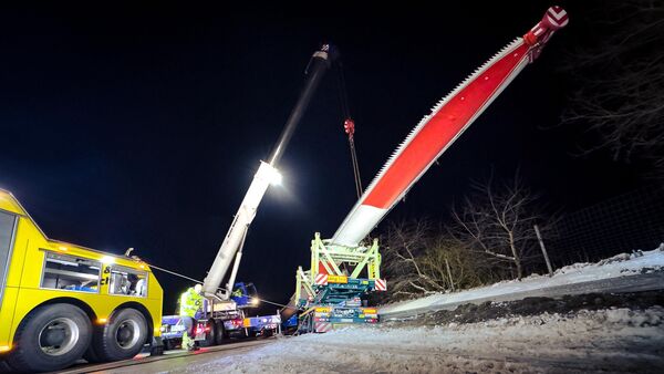 Defekt bei Schwertransport: Die A27 ist zwischen Cuxhaven und Bremerhaven blockiert