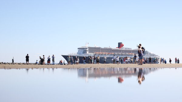 Auf dem Weg nach Hamburg: "Queen Mary 2" passiert Cuxhaven und Otterndorf am Samstag