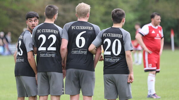 FC Cuxhaven auf Meisterkurs - Verfolger Rot-Weiss gibt nicht auf