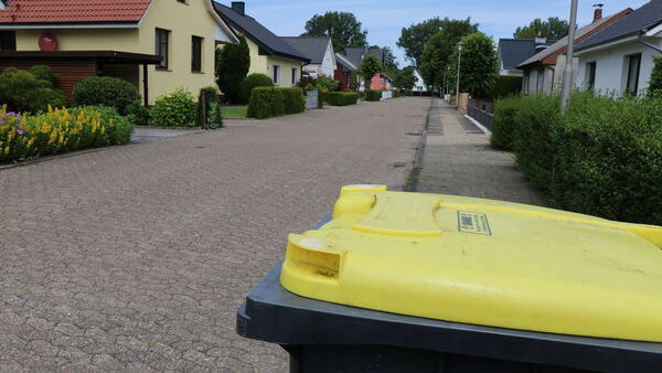 Müllärger in Cuxhaven: Warum die Gelbe Tonne im Lindenweg oft einfach stehenbleibt