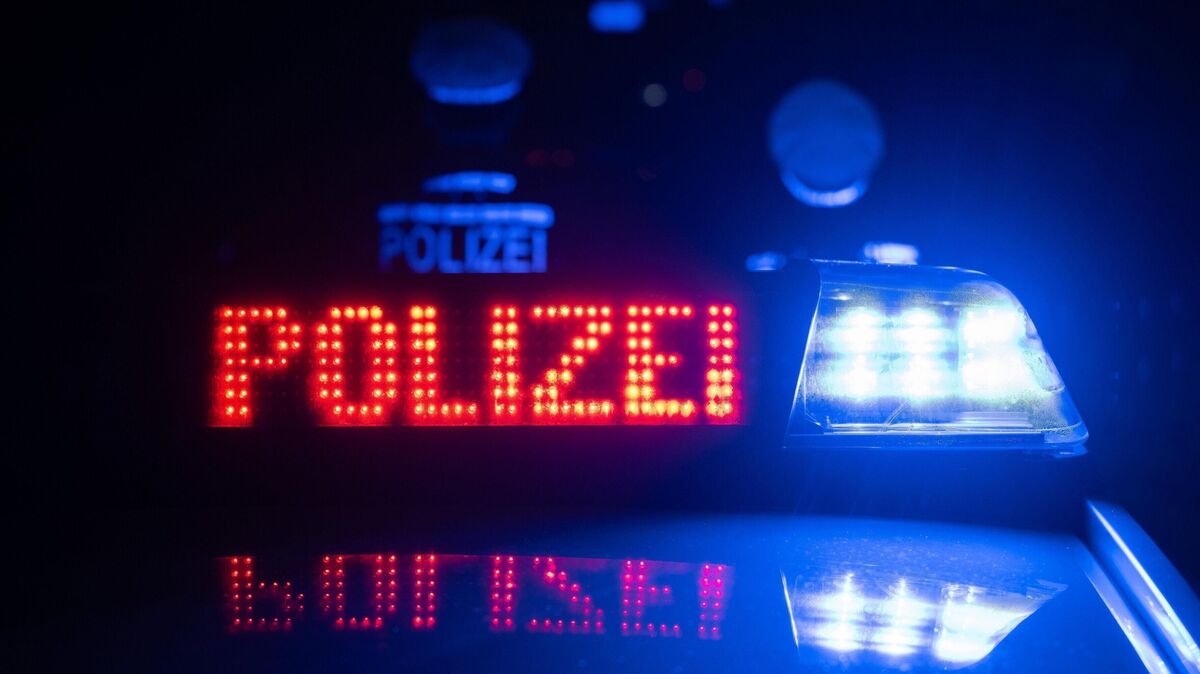 Nächtliche Auseinandersetzung auf dem Schützenfest in Harsefeld: Nach Polizeiangaben waren zeitweise zahlreiche Personen in die Schlägerei verwickelt. Foto: Marijan Murat/dpa