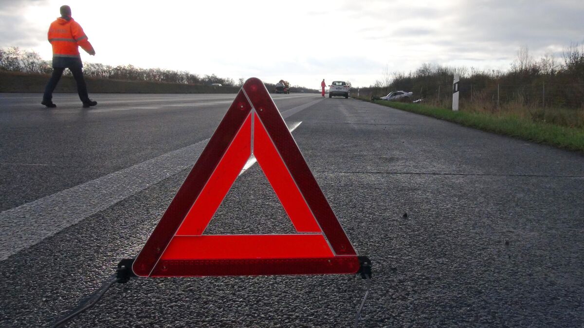Wer verursacht mehr Unfälle: Jung oder Alt? Die Polizeistatistik Cuxhaven gibt dazu interessante Aufschlüsse. Und die Zahlen belegen wieder einmal, dass so manches Klischee nicht von Ungefähr kommt. Foto: dpa/Strauss-News