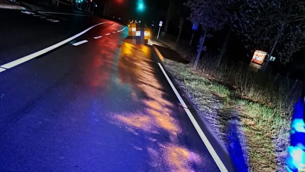 B495 im Kreis Cuxhaven: Defektes Begleitfahrzeug zieht gefährliche Ölspur