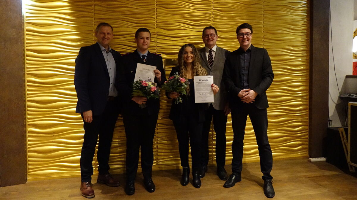 Der Albrecht-Harten-Preis wurde verliehen. (v.l.) Claus Seebeck, Tyler Kocken, Azize Subasic, Thomas Brunken, Christoph Frauenpreiß. Foto: Märthe Werder