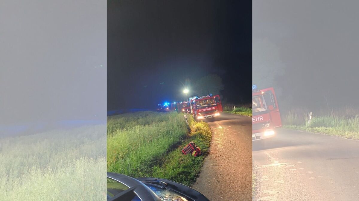 Nach dem Unfall steht der Wagen am Fahrbahnrand. Er wurde aus der Wettern geborgen. Foto: Feuerwehr