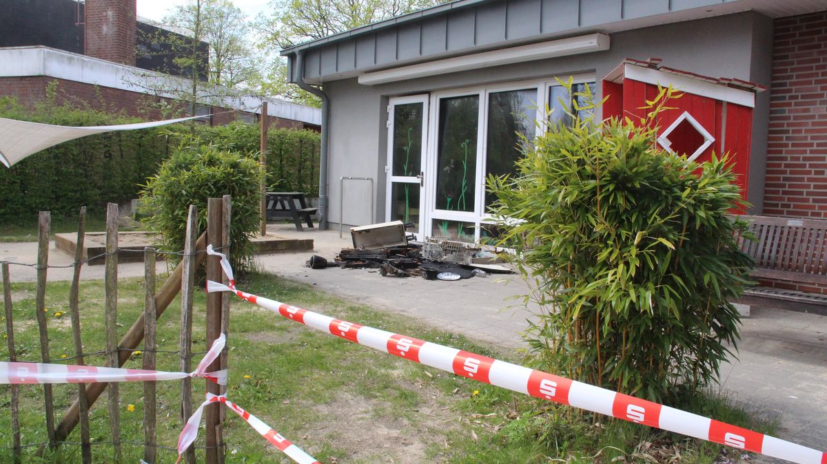 In der Otterndorfer Einrichtung stand eine Küchenzeile in Flammen. Das Übergreifen auf den angrenzenden Kindergarten konnte allerdings verhindert werden. Foto: Kramp