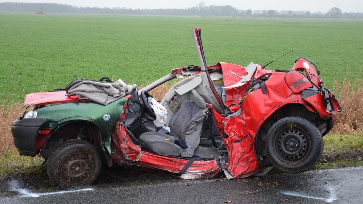 In diesem Wrack verloren ein 24-jähriger und ein zweijähriger Junge ihr Leben. Foto: Lange