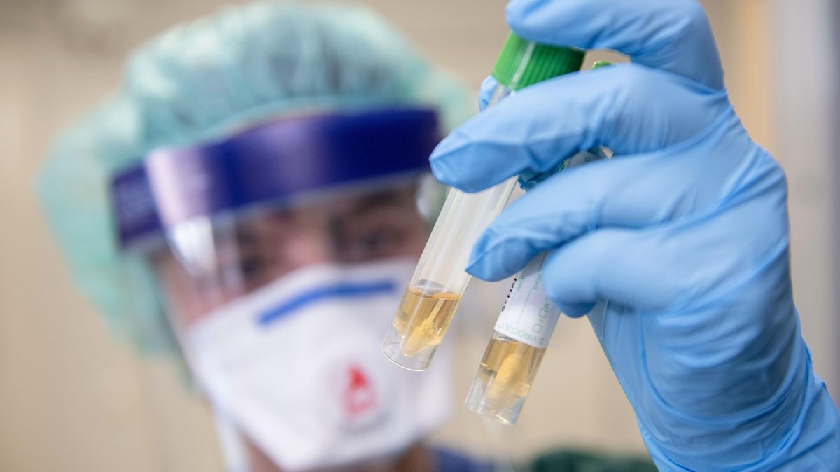 Am Freitag hat sich die Anzahl der bestätigten Neuinfektionen mit dem Corona-Virus im Landkreis Cuxhaven noch einmal um 21 Personen erhöht. Foto: Thissen / dpa