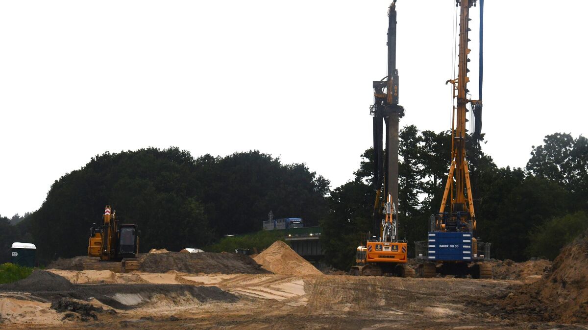 Bei den Arbeiten zur neuen B73-Brücke in Hechthausen ist eine unerwartete Hürde hinzugekommen. Foto: Schröder