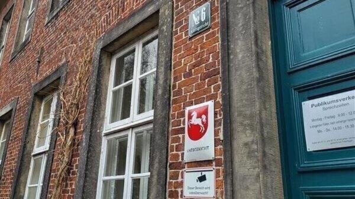 Vor dem Amtsgericht Otterndorf: Ein Ehepaar steht im Zentrum eines Streits um gefährliche Körperverletzung und zwei Versionen einer Nacht. Foto: Werder