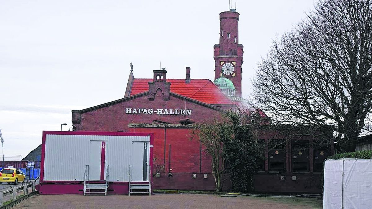 Die Warteliste des Cuxhavener Impfzentrums wird derzeit von Tag zu Tag länger - doch das soll sich bald ändern. Foto: Potschka