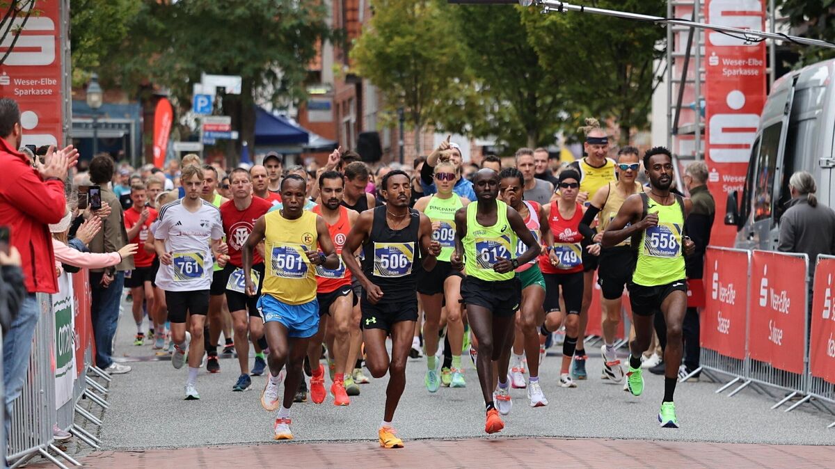 Die 42,195 Kilometer beim Sparkassen-Küstenmarathon sind etwas für Profis und trainierte Hobbyläufer. Wer gerade erst angefangen hat, sollte sich an der Fünf- oder Zehn-Kilometer-Distanz versuchen. Foto: May