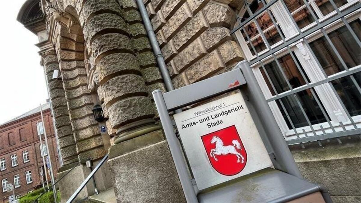 Am Amtsgericht Stade wird ein Mann wegen des Besitzes jugendpornografischer Inhalte angeklagt. Die belastenden Videos sollen seine Stieftochter zeigen. Foto: Vasel