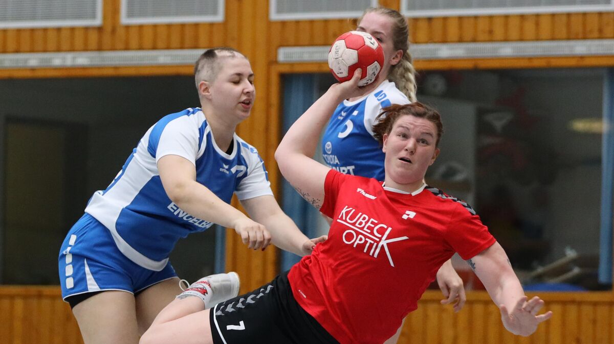 Die Erinnerungen an die HSG Delmenhorst sind positiv: In der vergangenen Saison gewannen die Altenwalderinnen um Kreisläuferin Verena Schneider deutlich mit 27:16 in der Franzenburger Halle. Foto: Unruh