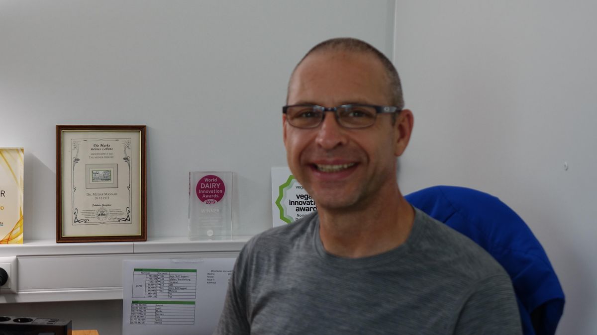 "Wir haben uns das Ziel gesetzt, bis 2030 europaweit Marktführer in der veganen Käse-Kategorie zu sein", sagt Mudar Mannah, Geschäftsführer von Happy Cheeze. Foto: Fischer
