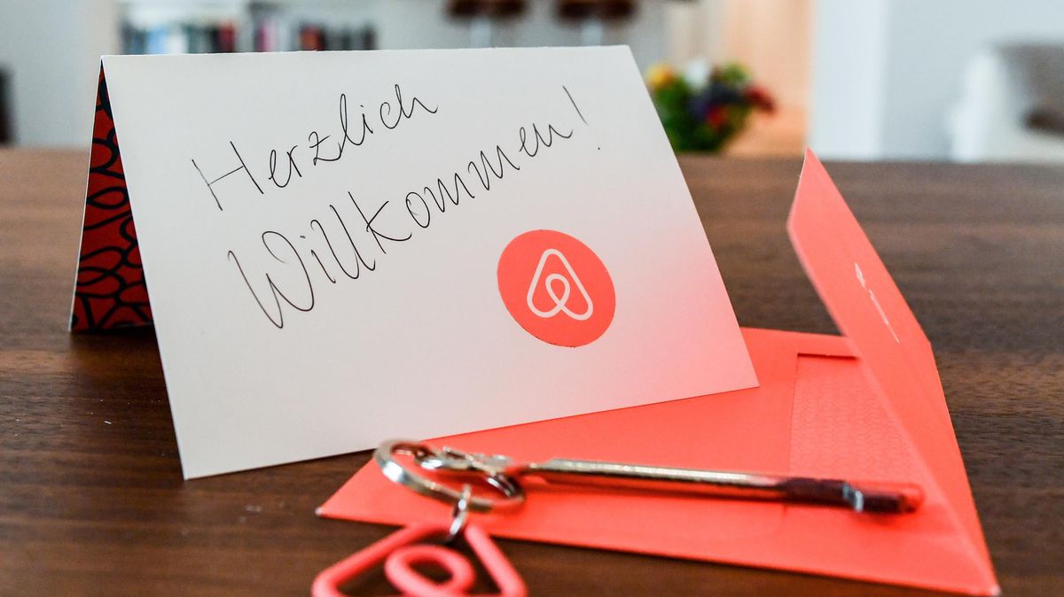 Mieter können sich in Airbnb-Wohnungen ganz wie zu Hause fühlen. Symbolfoto: Kalaene/dpa