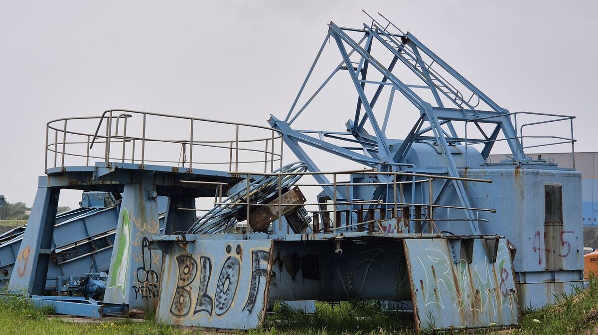 Ein Gutachter ermittelt derzeit die Kosten für eine mögliche Wiederaufstellung. Das Foto entstand im Rahmen eines Termins im Hafen. Foto: Larschow