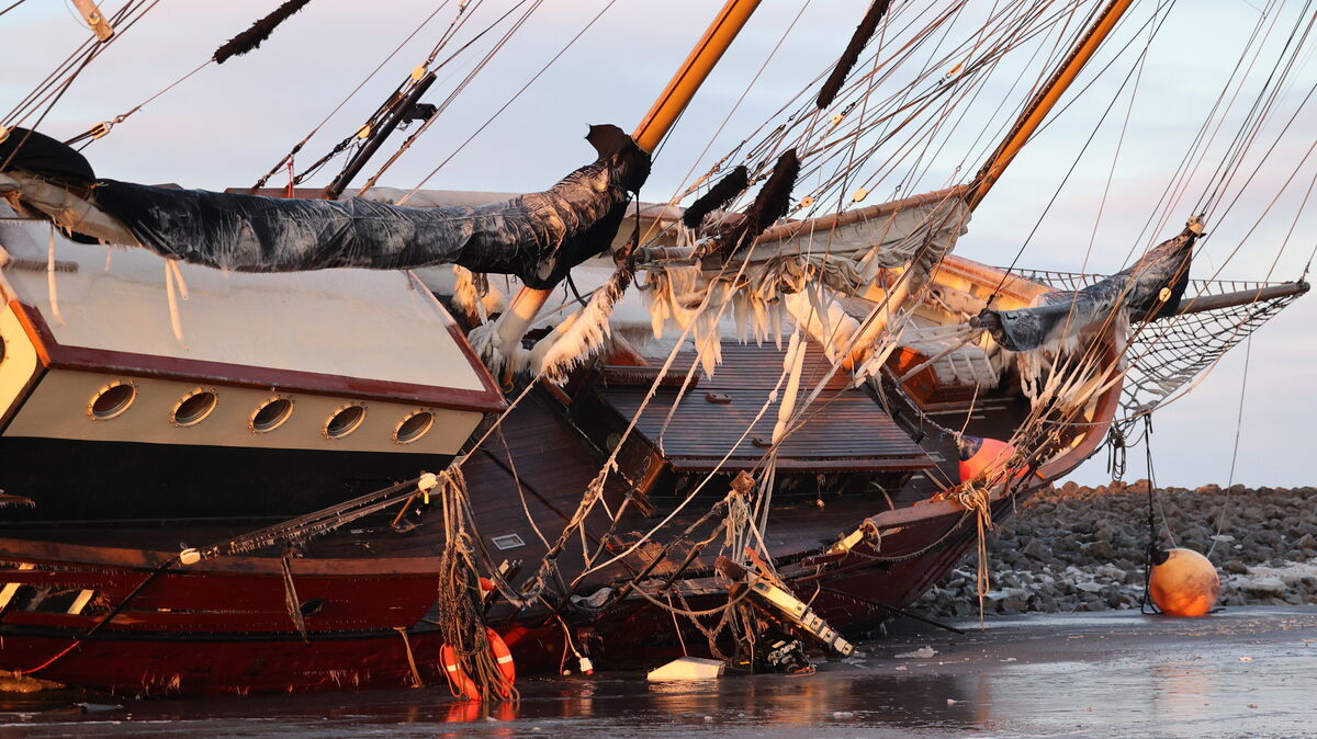 Das Traditionsschiff „Ethel von Brixham“ wurde schwer beschädigt und liegt am Leitdamm vor Cuxhaven. Foto: Larschow